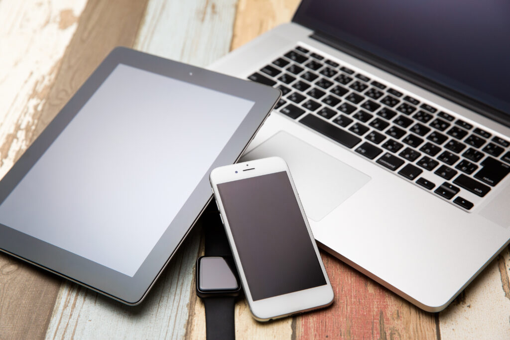 Datenrettung für das iPhone 13 Pro Max: Präzision für Ihre wertvollen Daten Das iPhone 13 Pro Max beeindruckt durch seine fortschrittliche Technologie und Leistung. Bei Datenverlust sind spezialisierte Fachkenntnisse erforderlich, um die beschädigte Hardware zu reparieren und Ihre wichtigen Daten zu retten. Vertrauen Sie auf unsere Experten, um Ihr iPhone 13 Pro Max wiederherzustellen und Ihre Daten sicher zurückzubekommen.