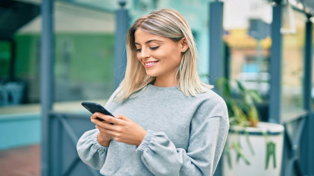 Voraussetzungen für eine erfolgreiche Smartphone-Datenrettung Intakter NAND-Speicher: Der Hauptspeicher des Smartphones muss funktionsfähig sein. Funktionsfähige CPU: Die zentrale Verarbeitungseinheit muss intakt sein. Unbeschädigtes Logic-EEPROM: Dieses speichert wichtige Kalibrierungsdaten und Einstellungen. Korrekte Entsperrung: Der richtige Entsperrcode muss vorliegen, um auf die Daten zugreifen zu können. Nur wenn alle diese Bedingungen erfüllt sind, kann eine erfolgreiche Datenrettung gewährleistet werden.